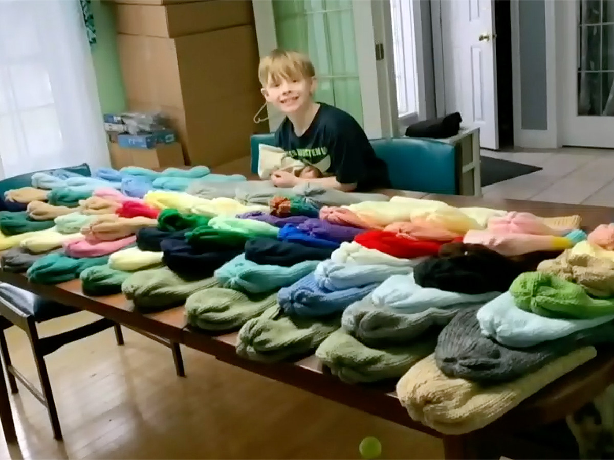 自閉症でADHDの８歳の子が７０個の帽子を作りプレゼント